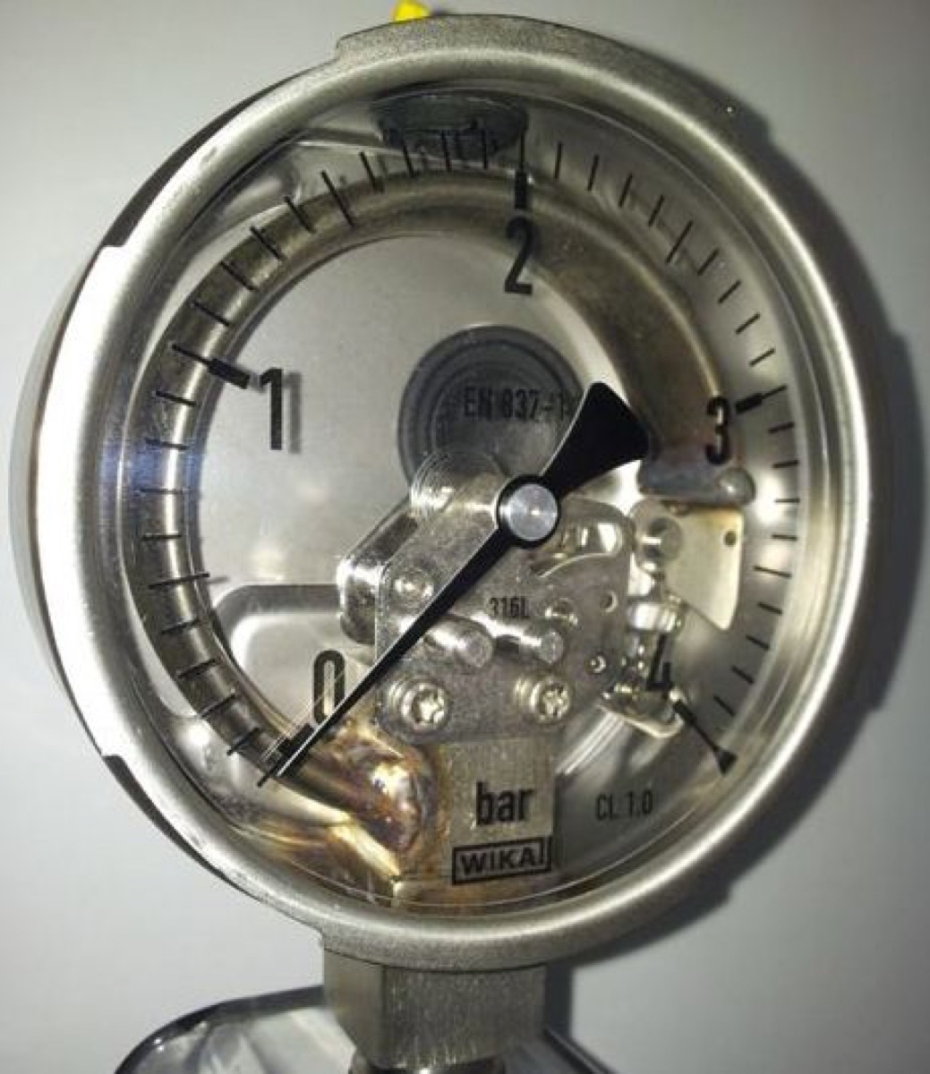 Een bourdonbuisdrukmeter