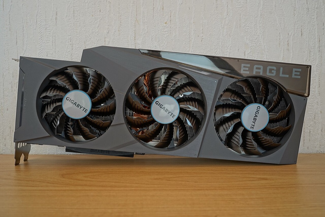 Een Nvidia GeForce RTX 3090 met drie ventilatoren